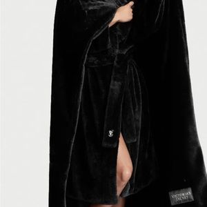 New VICTORIA’S SECRET PLUSH FUR BLANKET PURE BLACK